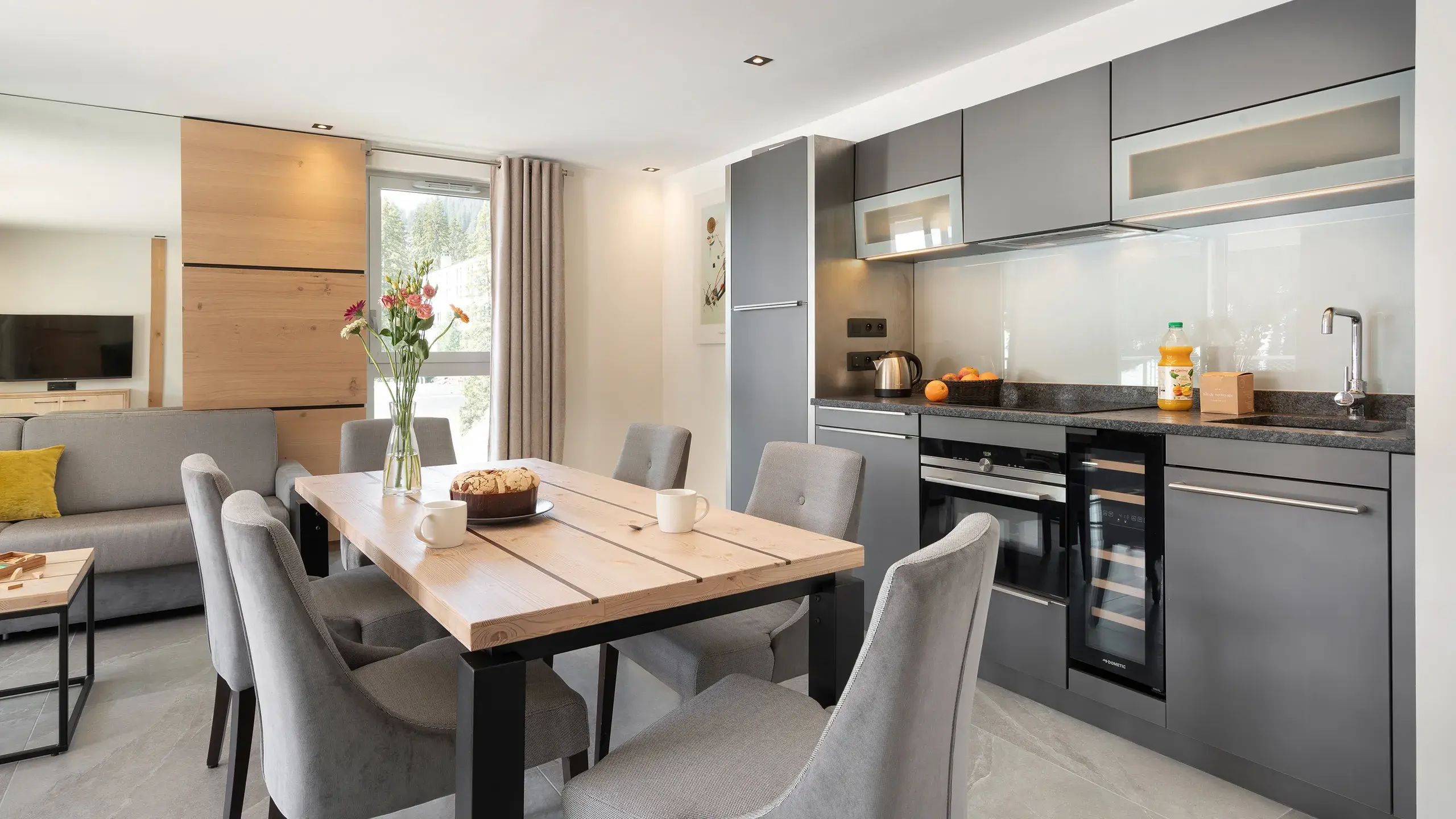 Cuisine et salle à manger d'un appartement de la résidence Alhéna à Flaine