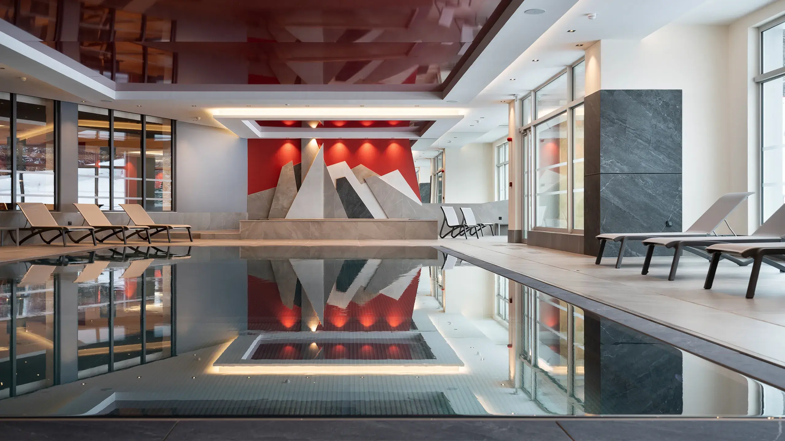 Piscine intérieure de l'espace bien-être de la résidence Alhéna à Flaine