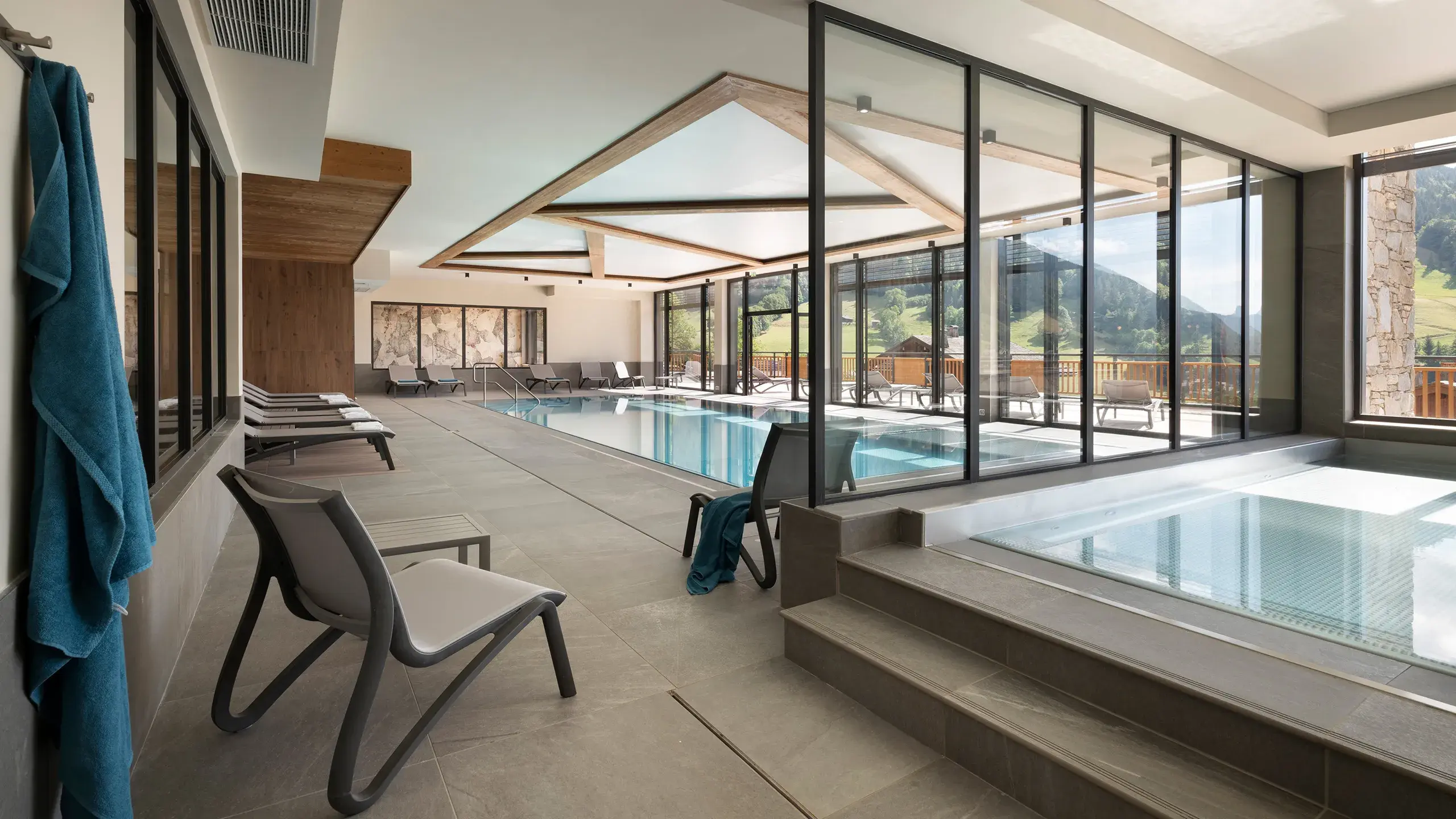 Chalets de Joy - Le Grand Bornand - Espace bien-être - Piscine ©studio-bergoend