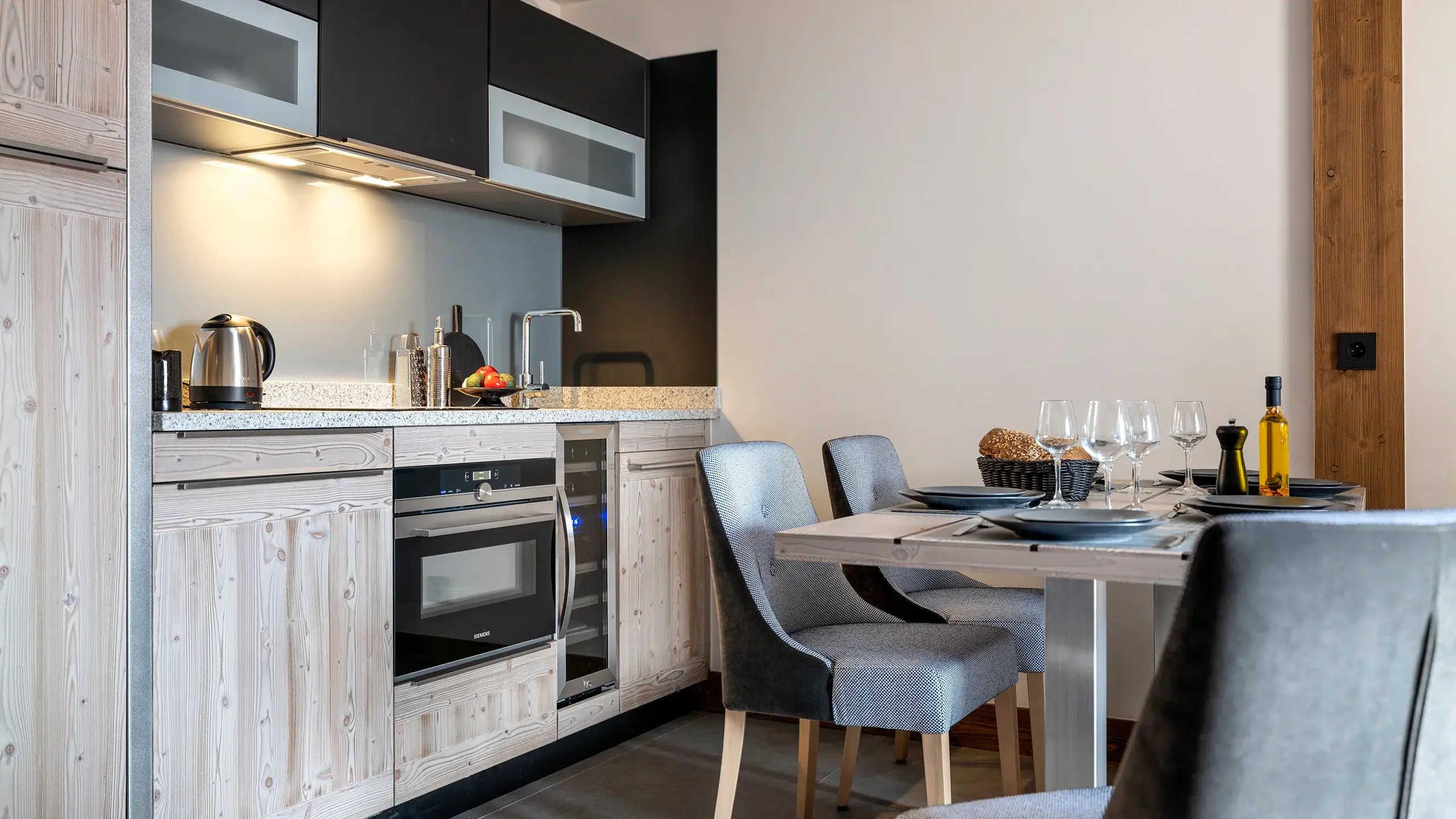 Cuisine d'un appartement à vendre aux Contamines Montjoie dans la résidence Chalets Láska