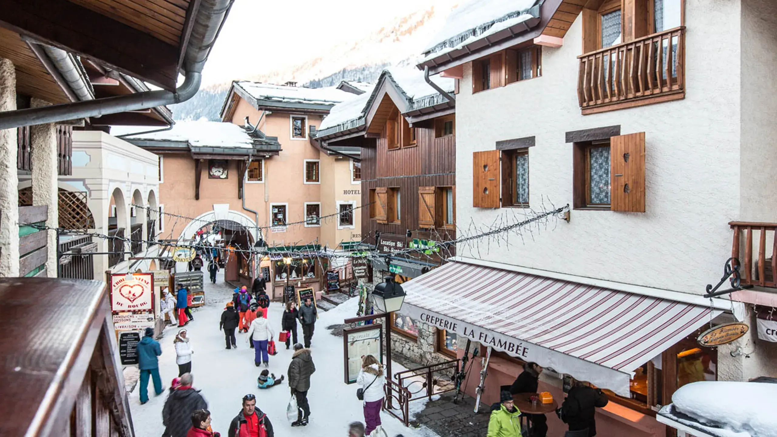 Valmorel - Hiver - Rue du Bourg
