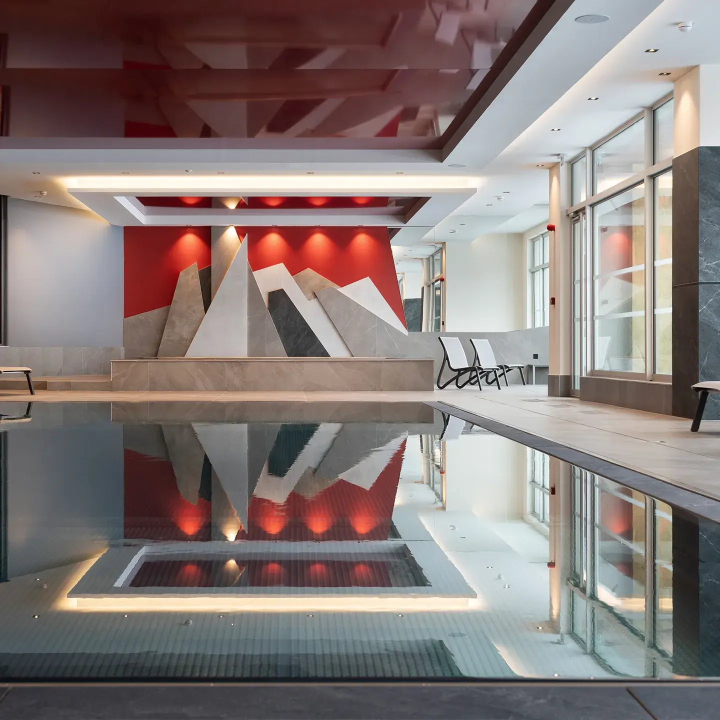 Piscine intérieure de l'espace bien-être de la résidence Alhéna à Flaine