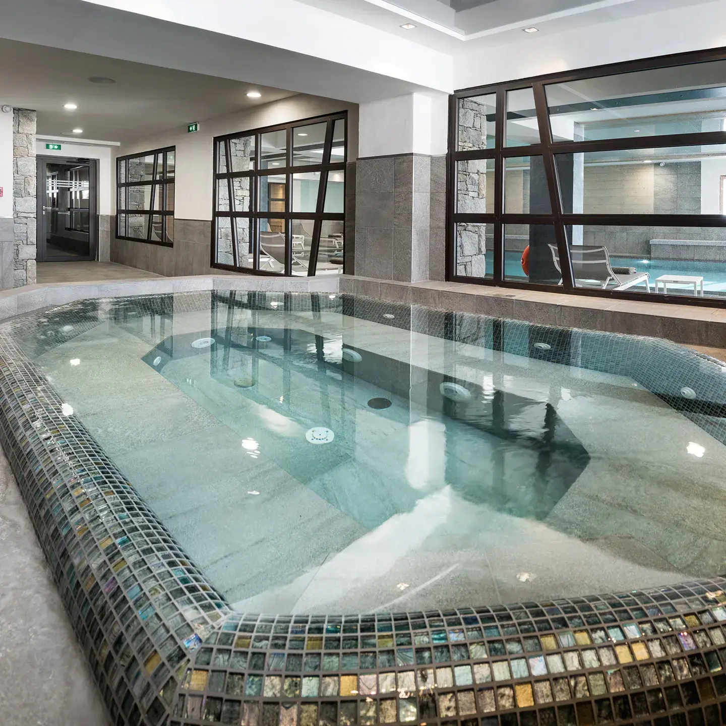 Bain bouillonnant de l'espace bien-être du Roc des Tours au Grand Bornand Chinaillon
