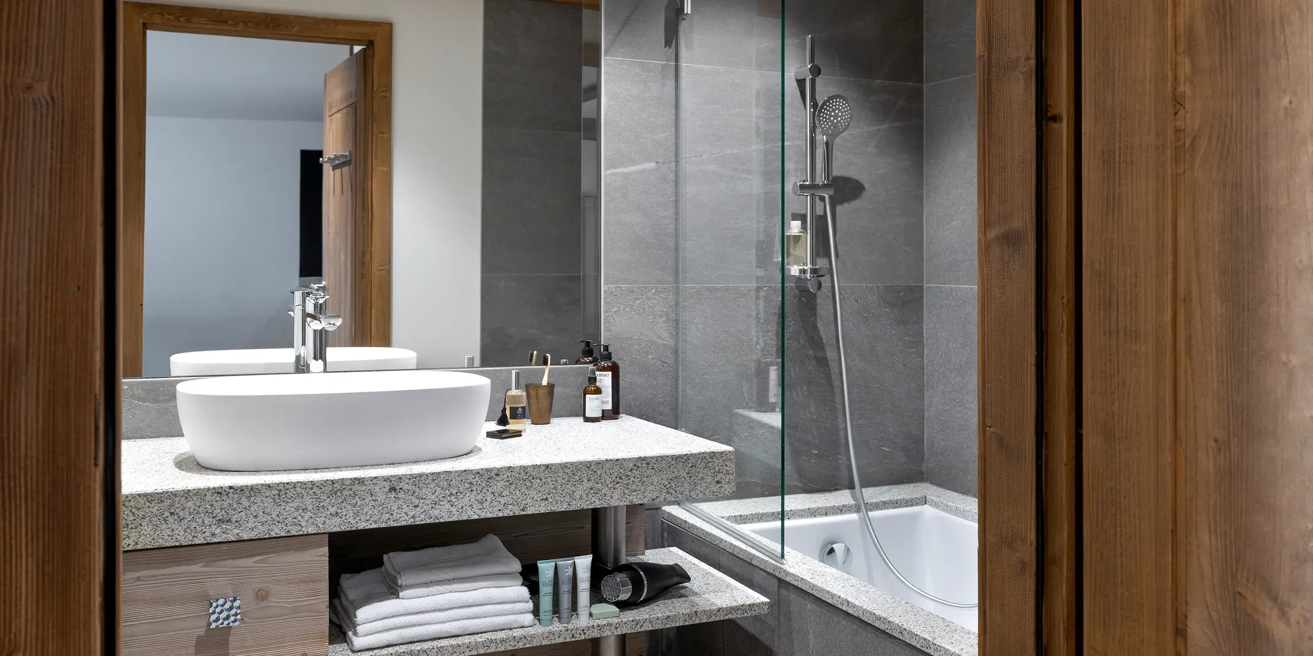 Salle de bain appartement à vendre aux Chalets Laska situés au Contamines Montjoie