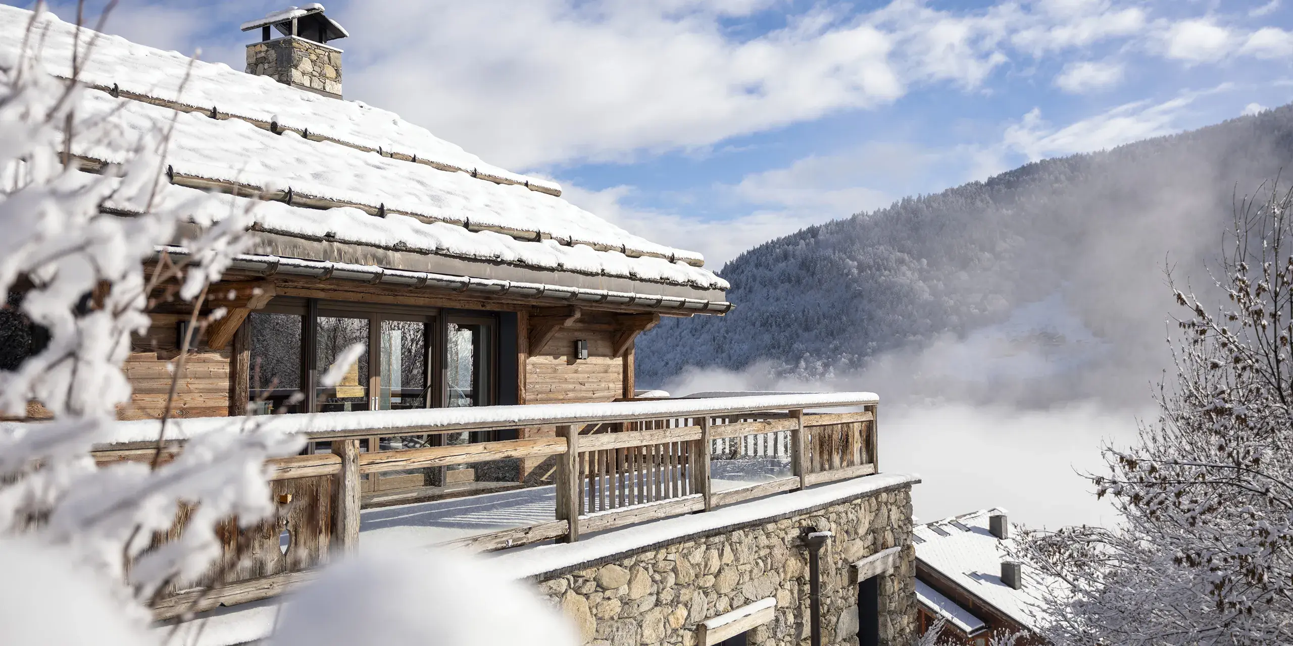 Chalet Apsara à Méribel, vue extérieure et enneigée du chalet de prestige