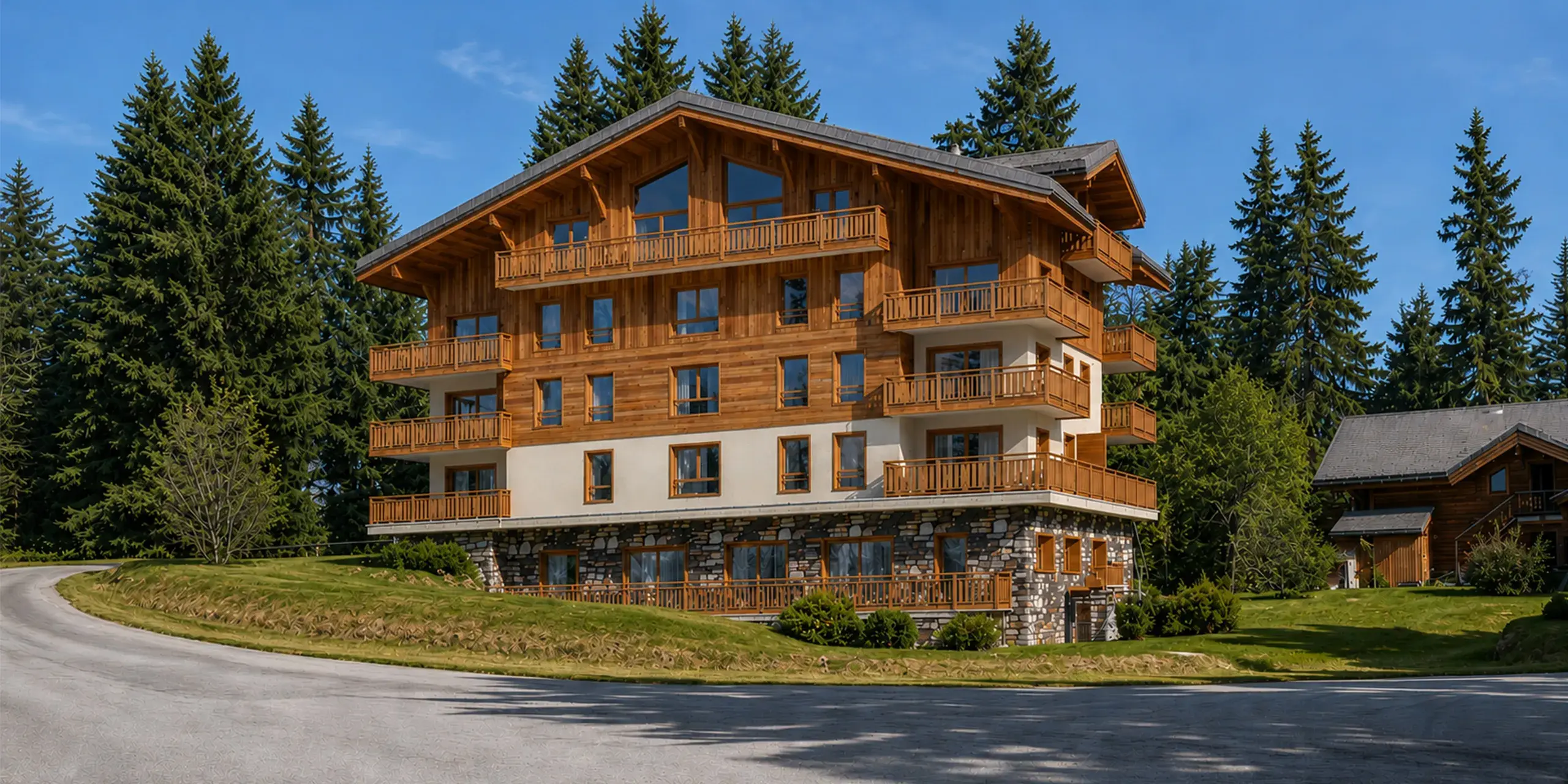 Vue extérieure du Chalet Caribou aux Saisies en été, résidence de prestige à la montagne