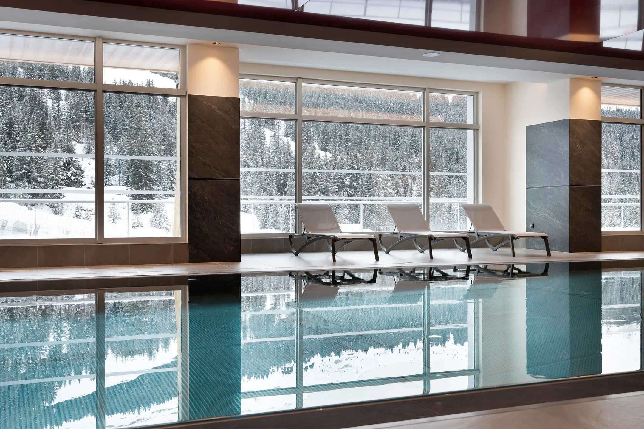 Piscine intérieure chauffée de la résidence Alhéna à Flaine Forum