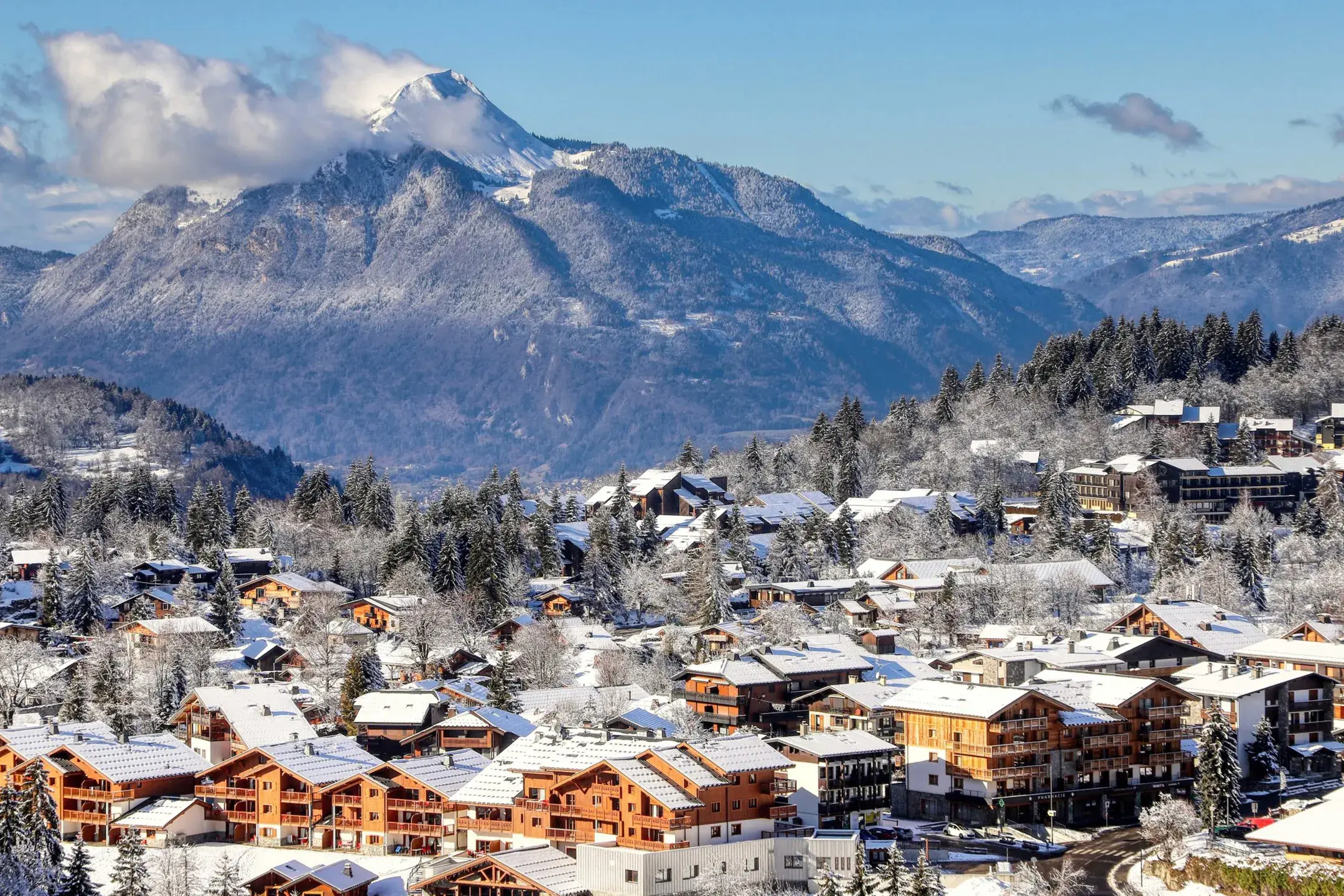 Village des Carroz sous la neige 