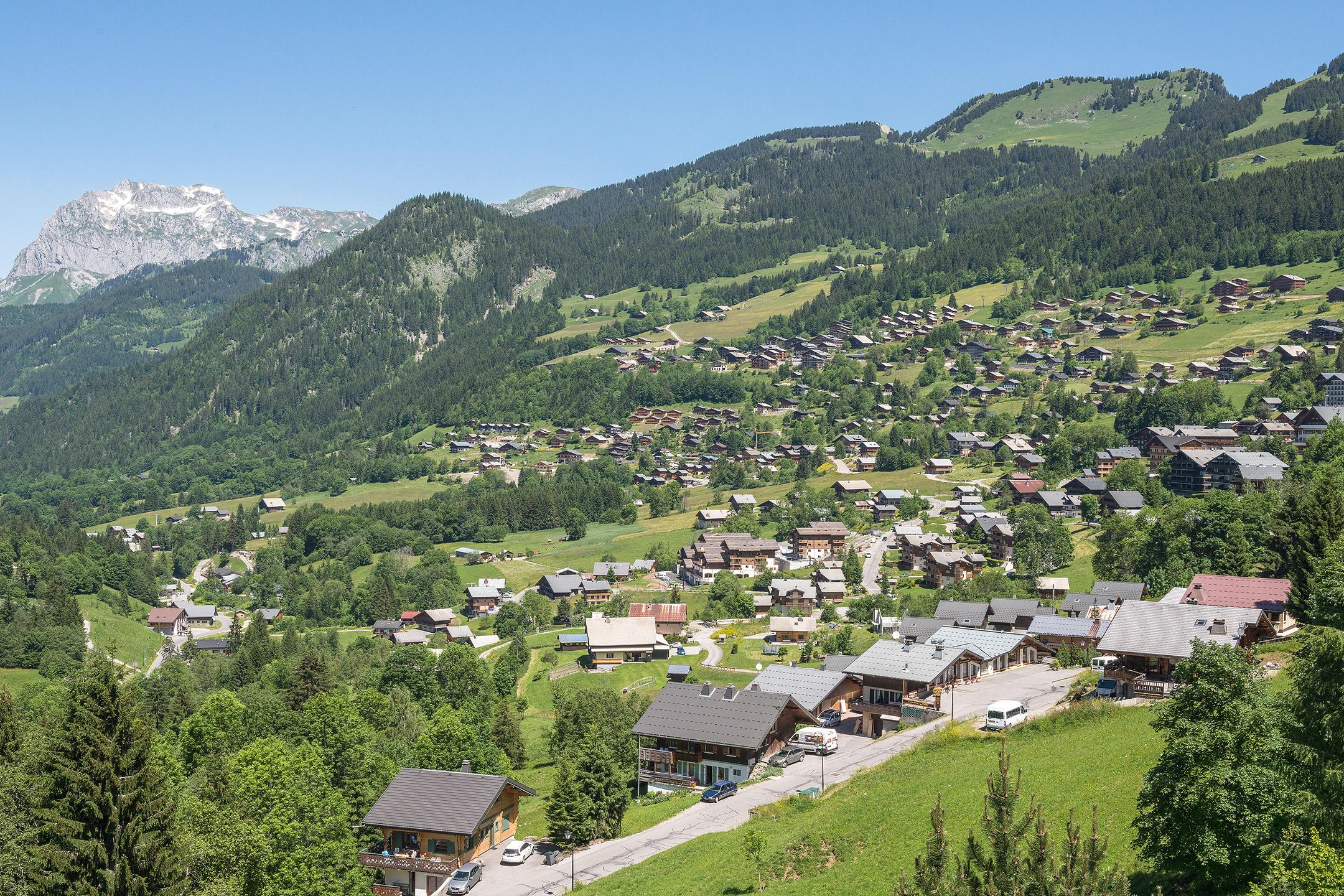 Vue sur la station village de Châtel