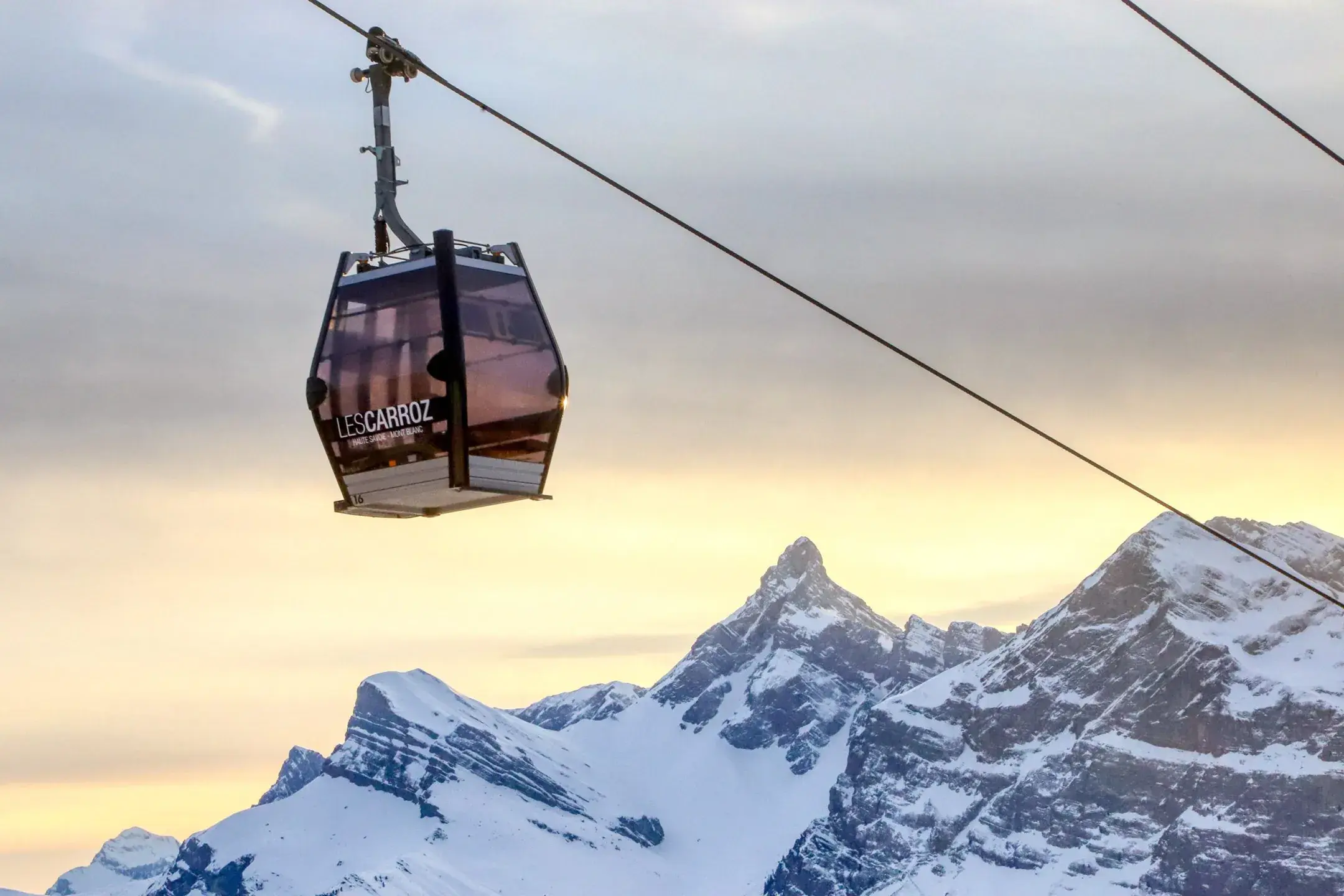 Les Carroz - Hiver - Télécabine