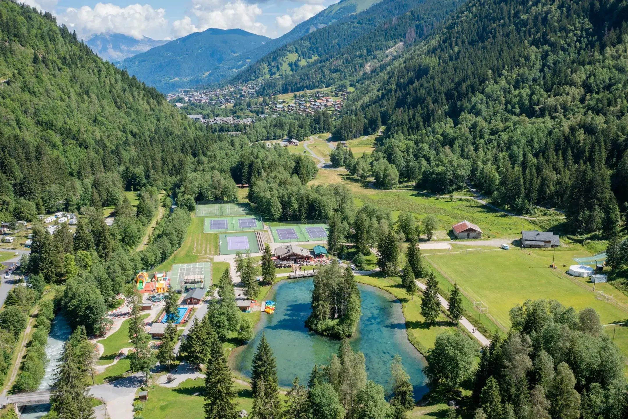 Lac de baignade des Contamines-Montjoie
