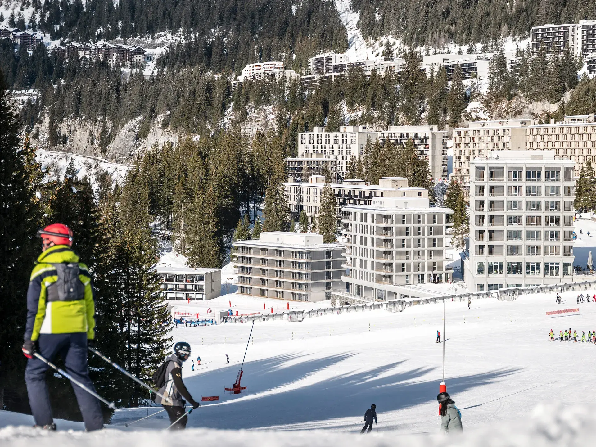 Vue extérieure depuis les pistes de l'hôtel & Résidence Alhéna à Flaine