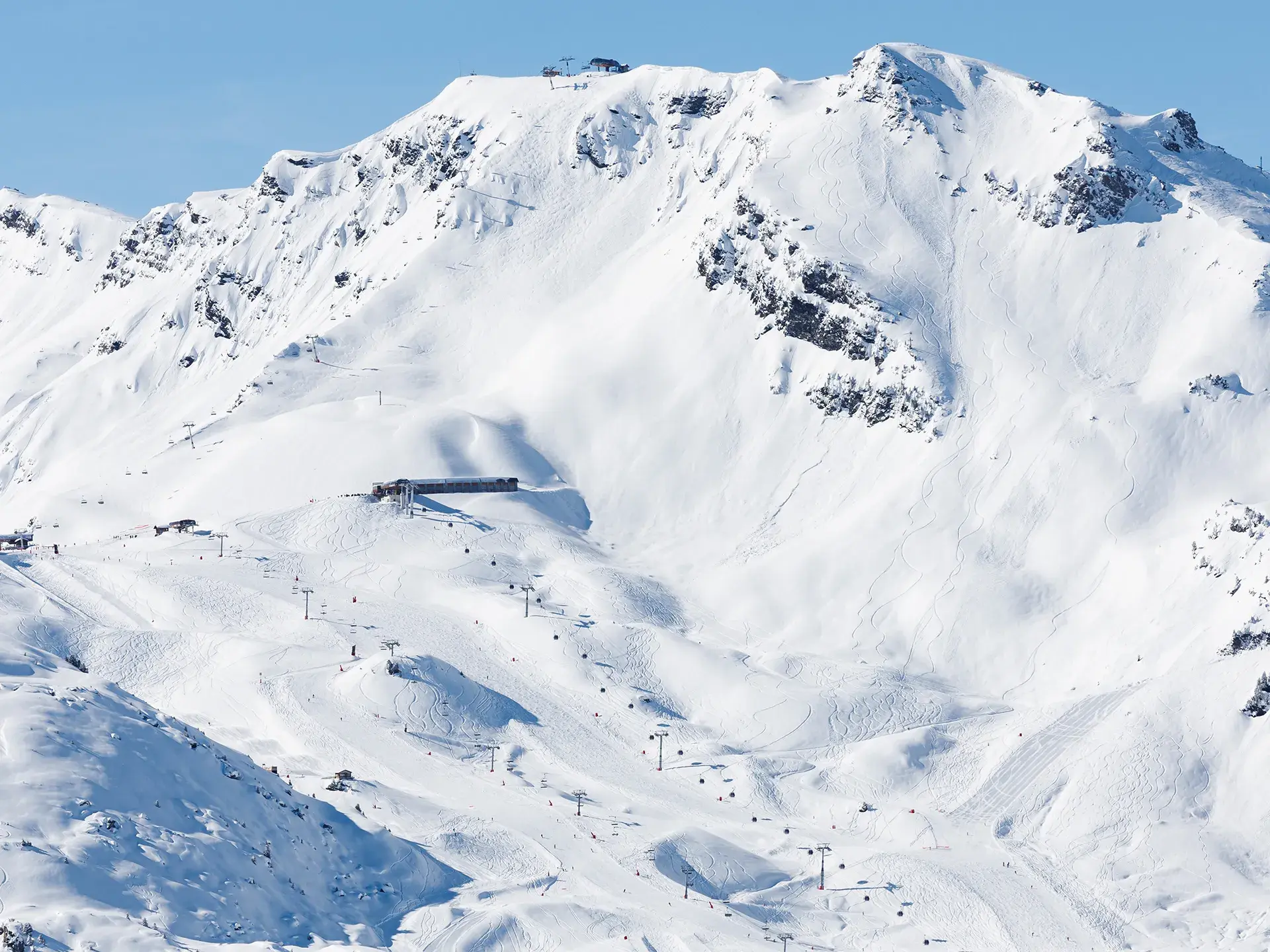 Domaine skiable des 3 Vallées avec vue sur les pistes de Méribel