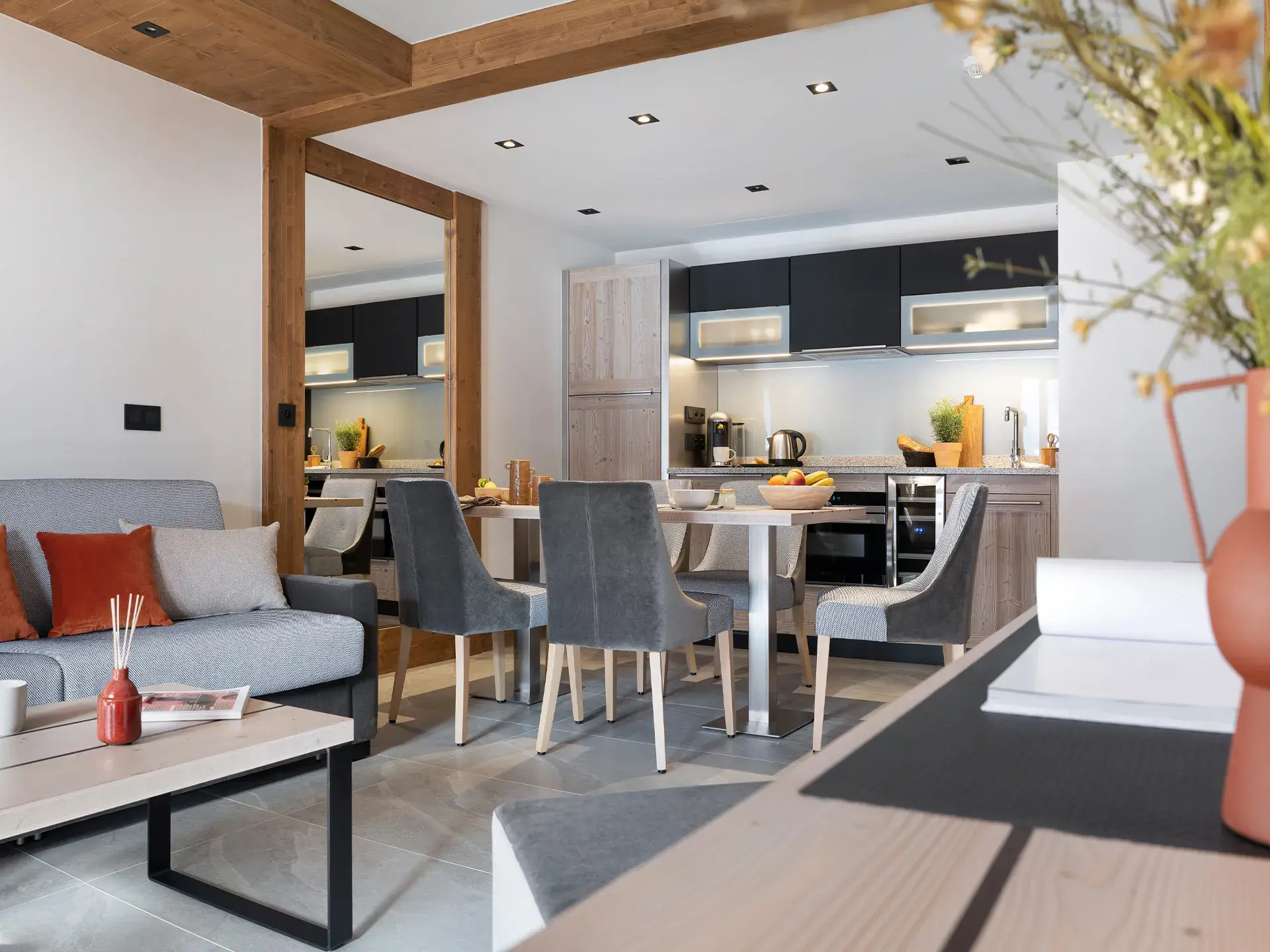 Pièce de vie dans un appartement des Chalets Láska aux Contamines-Montjoie