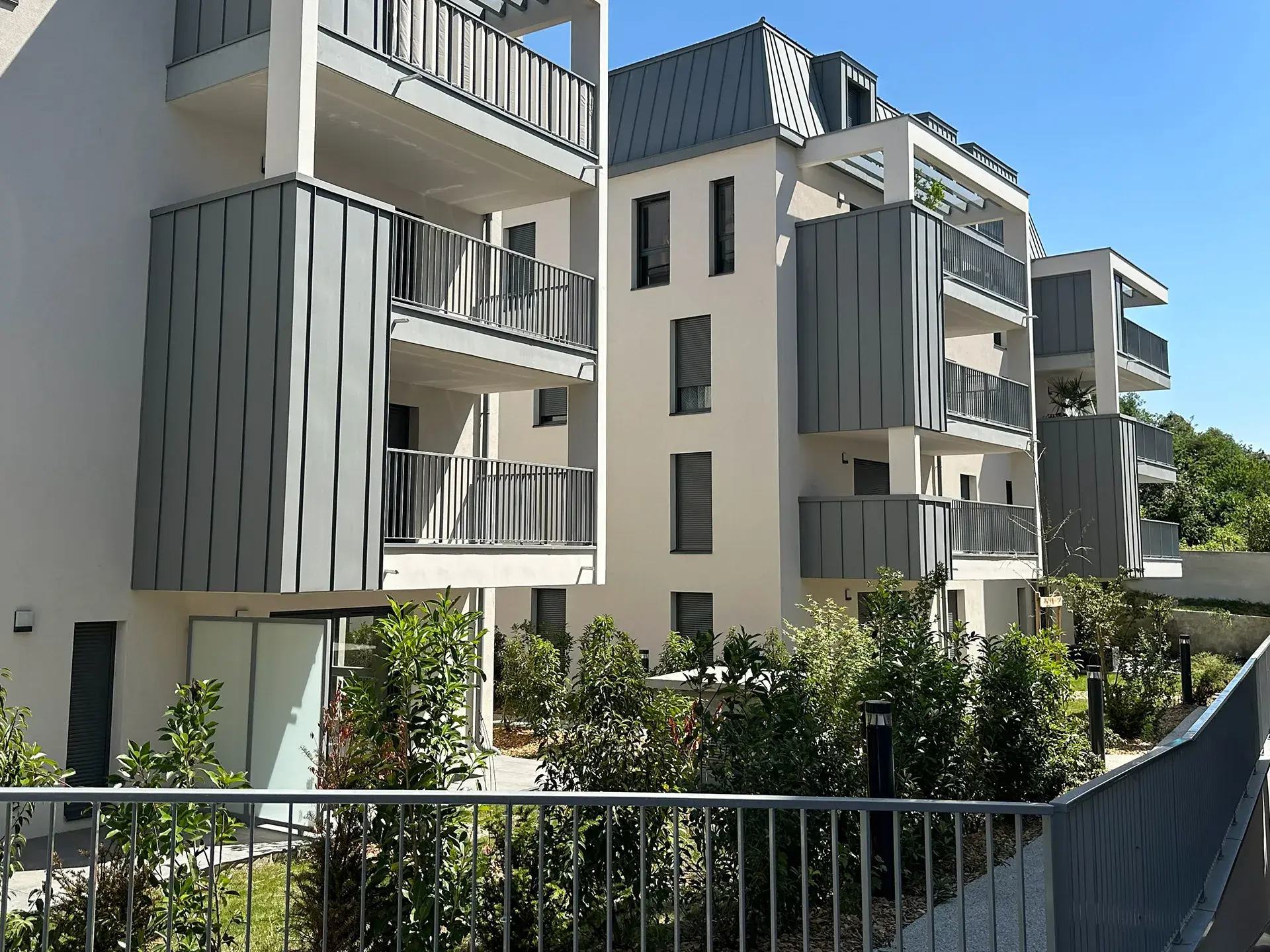 Extérieur en été du Clos Marlioz, programme immobilier à Aix-les-Bains