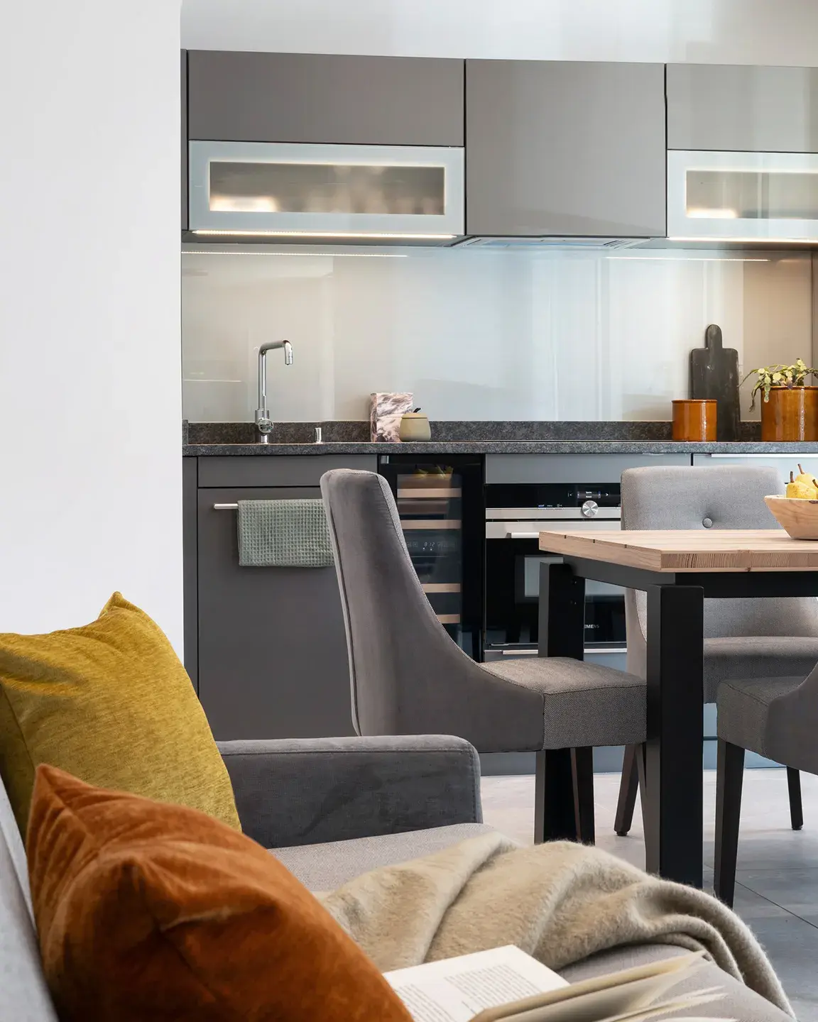 Pièce à vivre d'un appartement à vendre dans la résidence Alhéna située à Flaine Forum