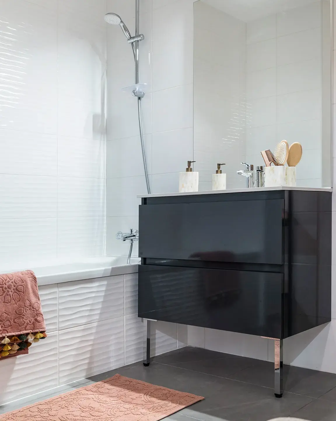 salle de bains dans un appartement à Aix-les-Bains 