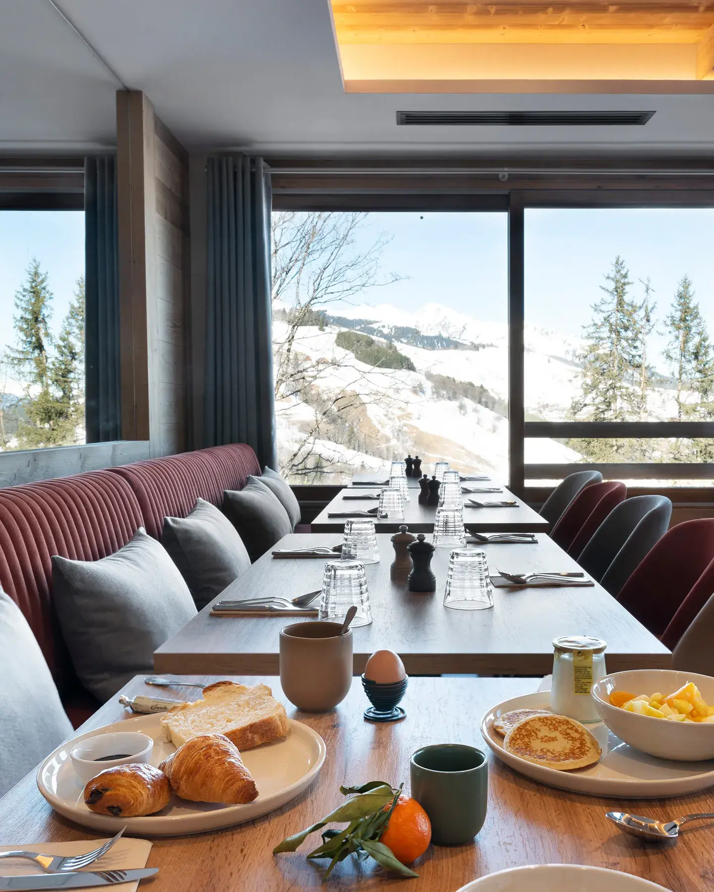 Akoya - Valmorel - Petit-déjeuner servi sur table © Studio Bergoend