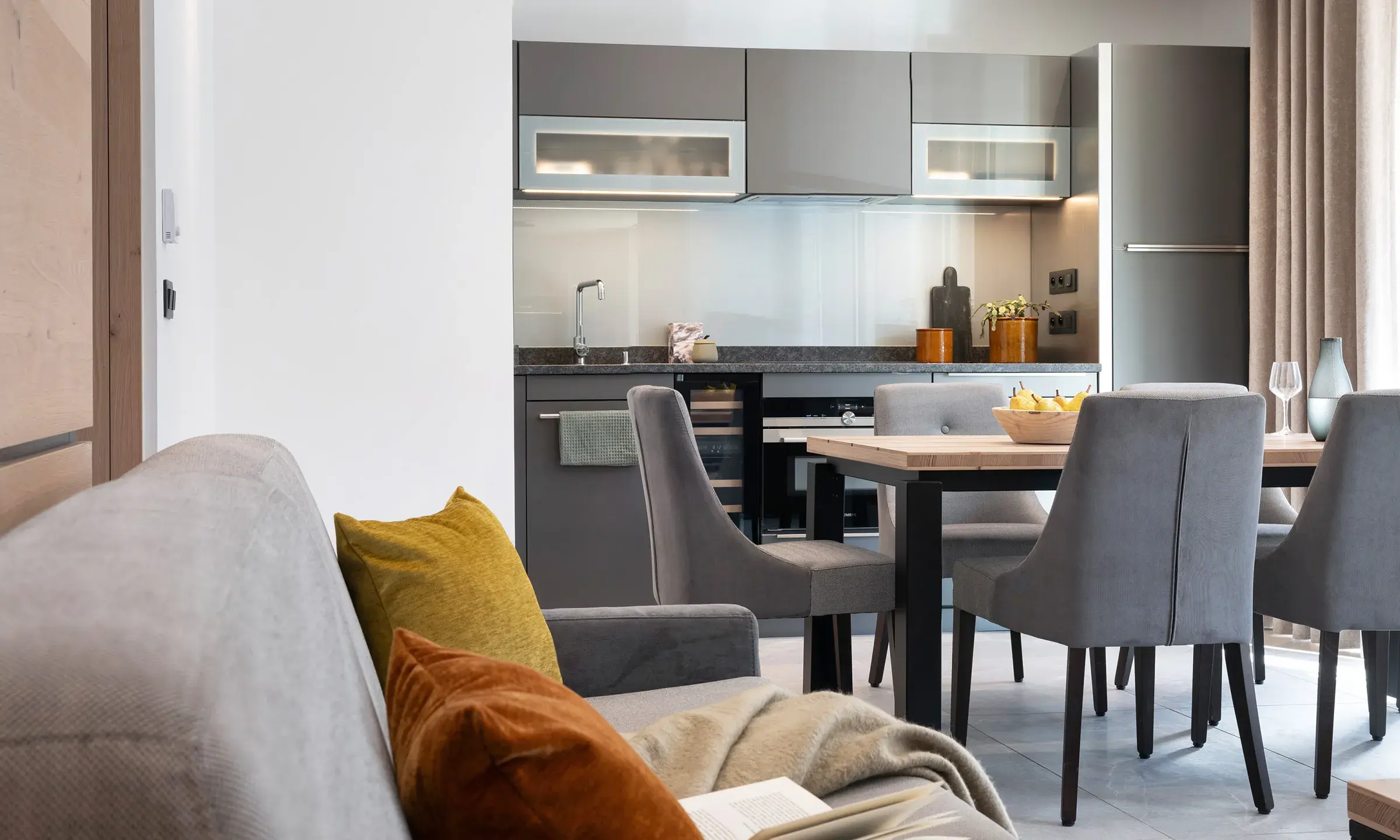 Pièce à vivre d'un appartement à vendre dans la résidence Alhéna située à Flaine Forum