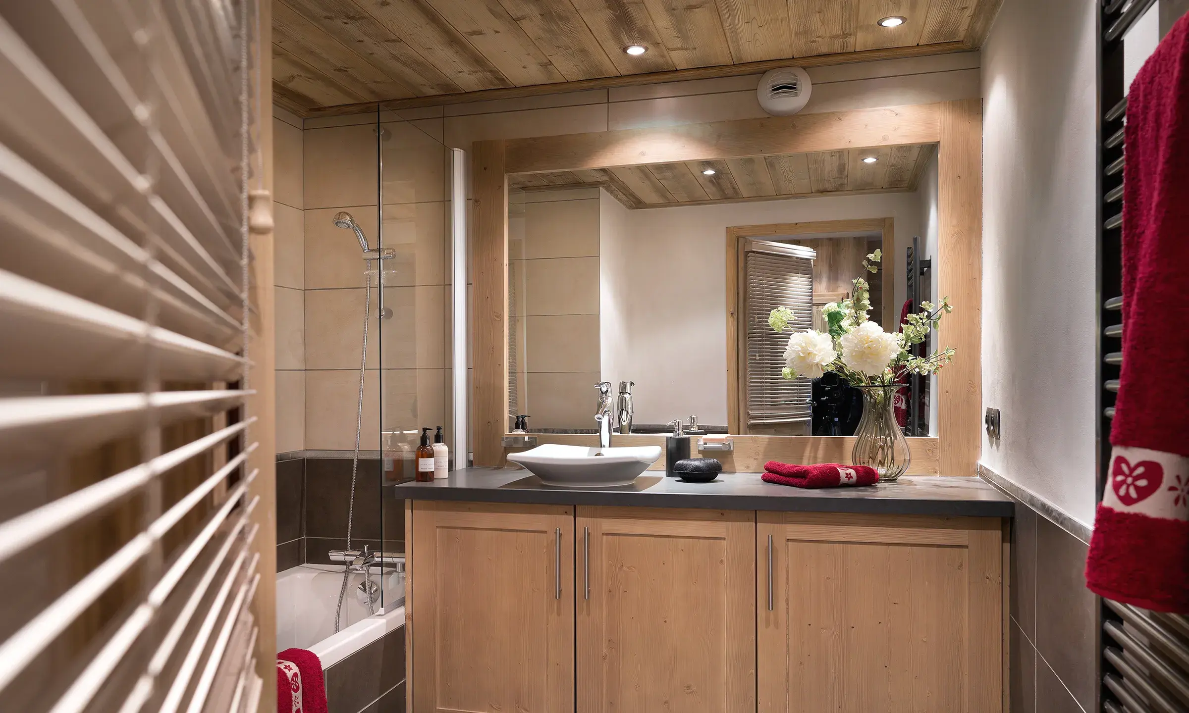 salle de bains dans un appartement des Chalets Myrna aux Saisies 