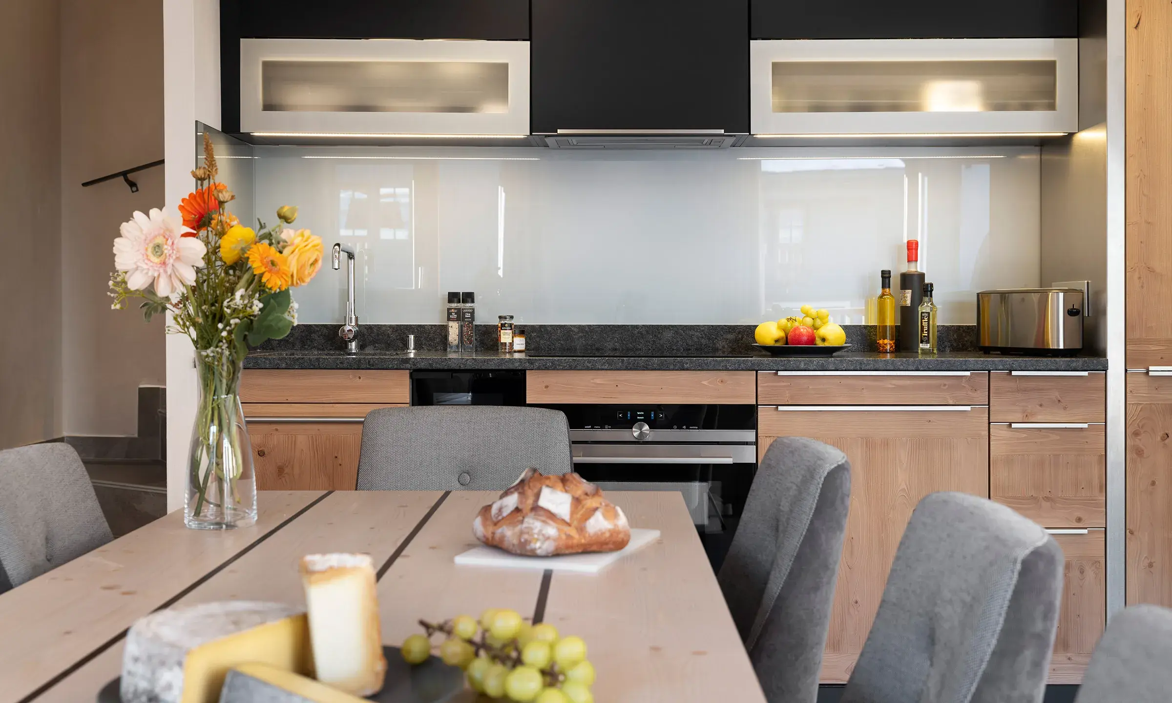 Décoration des cuisines et matériaux nobles de la résidence Akoya à Valmorel 
