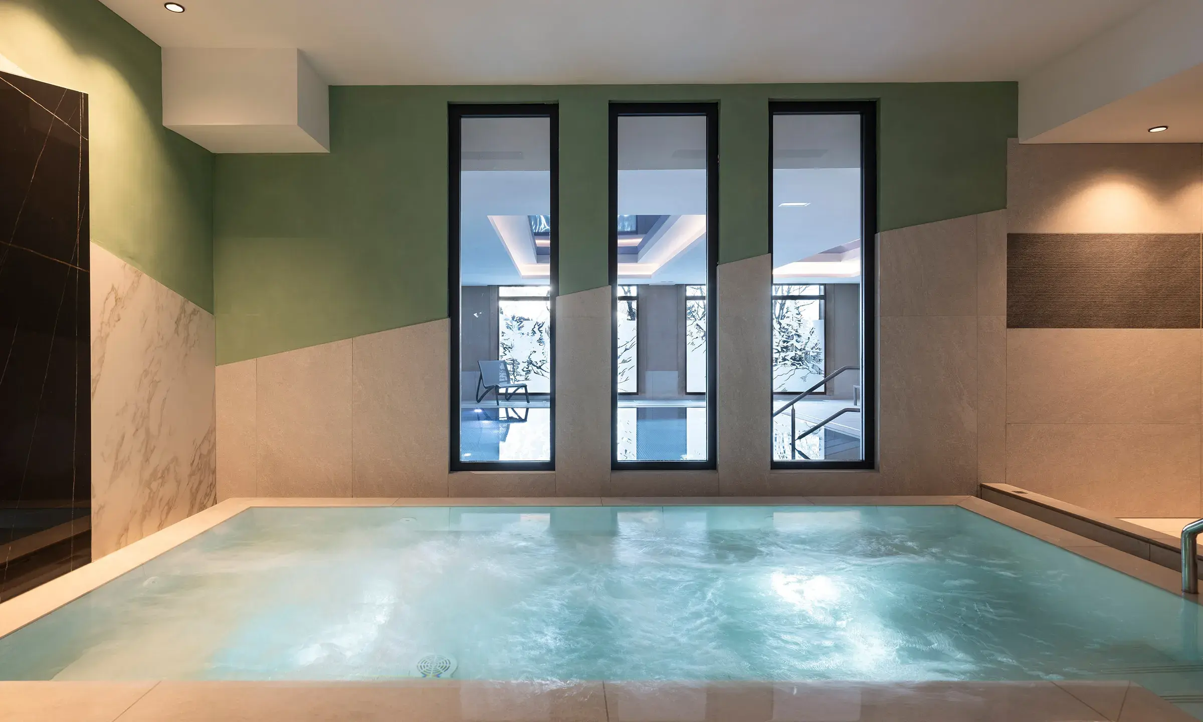 Bain bouillonnant du Spa Montagnes du Monde® d'Akoya à Vallmorel