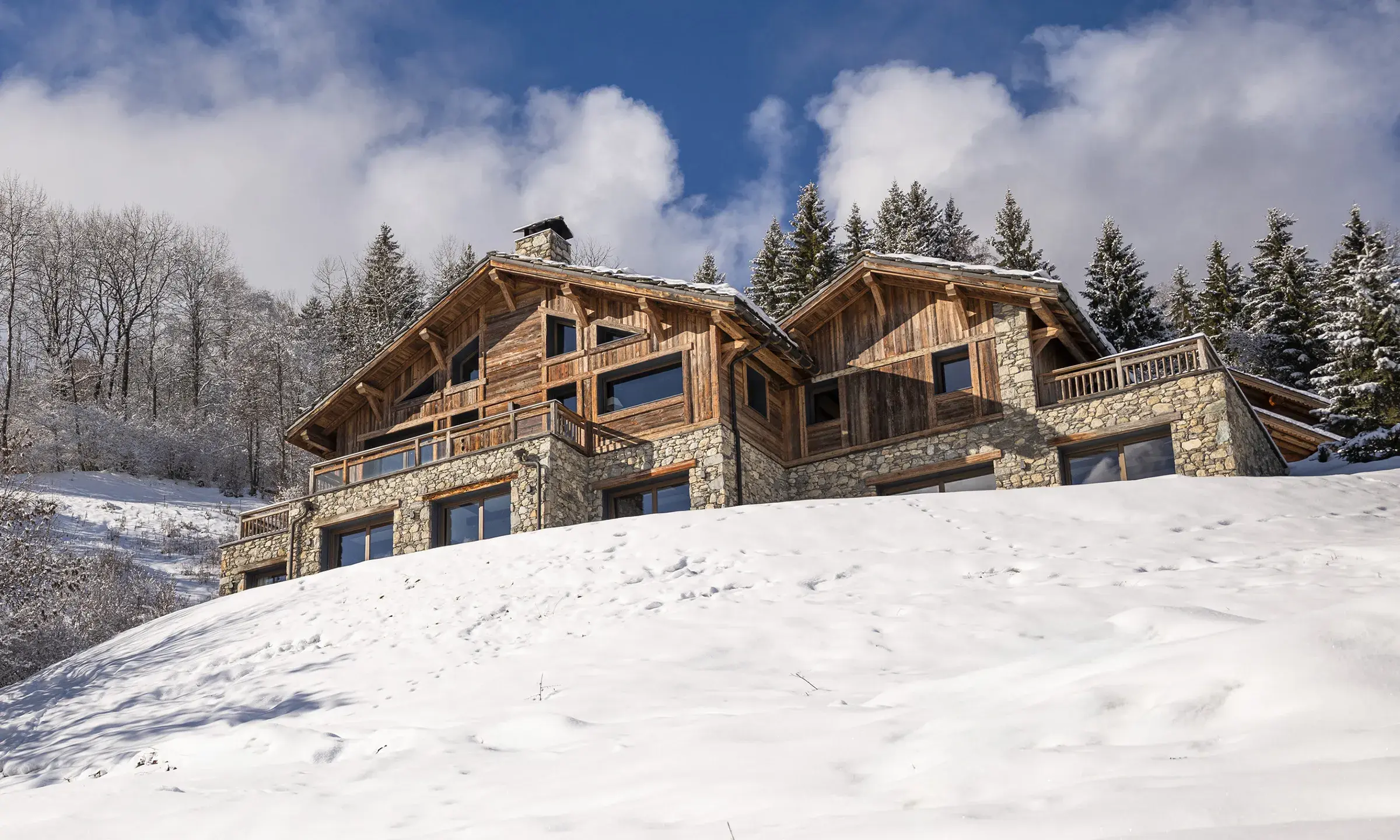 Chalet Apsara à Méribel, façade extérieure du chalet de prestige en hiver