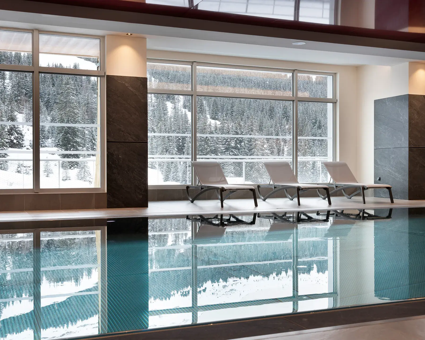 Piscine intérieure chauffée de la résidence Alhéna à Flaine Forum