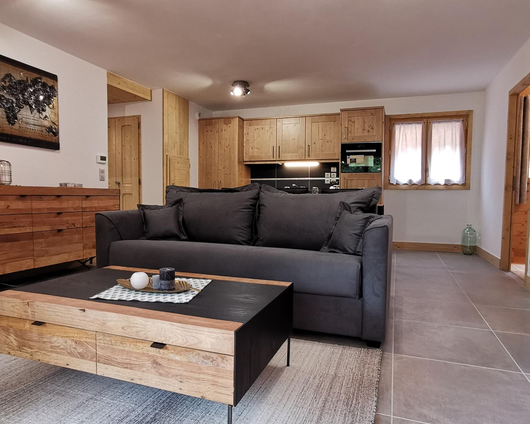 Salon d'un appartement à vendre aux Carroz