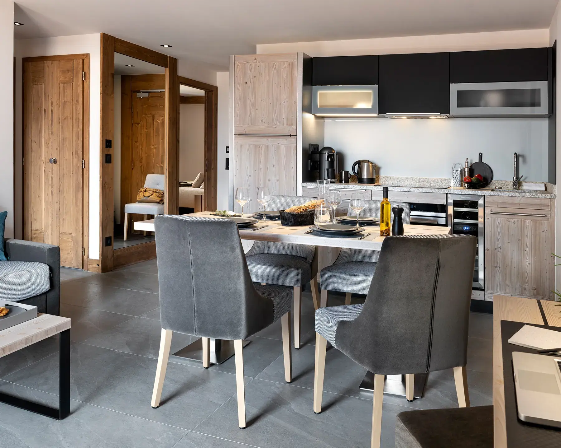 Vue sur le salon des appartements à vendre aux Chalets Laska aux Contamines Montjoie