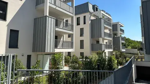 Extérieur en été du Clos Marlioz, programme immobilier à Aix-les-Bains